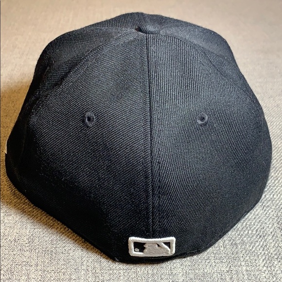 FITTED HAT - Picture 2 of 2
